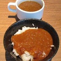 The Kitchen Salvatore Cuomo 三宮 - 自家製トマトカレー・本日のスープ～淡路玉葱～