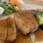 Sakuranomori Dainingu Arekore - 味麗豚の厚切りポークジンジャー