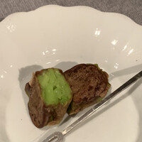 ROBB - ふくよかで優しい甘さが広がる空豆を、ほんのりとした苦味が包んでいて、とてもバランスがいいのです。
                    もう少し食べられますけど？
