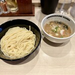 アンダーグラウンド ラーメン 頑者 - 