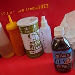 ラーメン二郎 - 卓上。