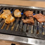 ホルモン焼肉酒場 牛ぎゅう - じっくり焼くのが楽しい臓物！