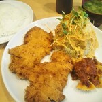 くま食堂 - チキンカツ定食 940円