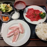 Yakiniku Takumien - 牛ジューシーカルビと豚トロ焼きセット（1080円）