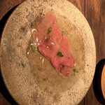 Ciccia - 魚介の出汁がパンチのお肉のカルパッチョ(中にナメコ)