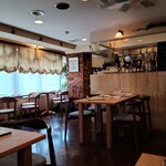 ALLT GOTT - ひとりで来て、窓際の席でゆっくりランチするのも良さそう