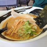 ラーメン誠や - 魚介系濃厚醤油ラーメン①