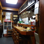 かたおか食堂 - カウンターの向いがキッチン