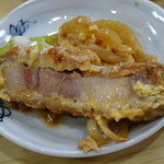 かたおか食堂 - 厚切りトンカツを玉子でとじて