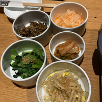ビーフキッチン 渋谷店 - ナムル4種とキムチ