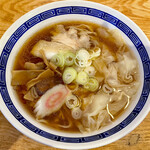 176034093 - 「ワンタンメン(醤油)(890円)+手打ち麺(+60円)」です