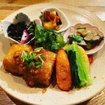 玄米&やさいカフェ 玄三庵 - 本日のメイン揚げ豆腐〜ピーナッツバターソース〜
ひじきとインゲンのサラダ、さつまいもの甘辛炒め、なすの塩糀和え