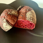 ブーランジェリー・ジャンゴ - ビーツブレッド430円