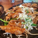 Izakaya Kitchen Papa - モツ焼きです。味は濃いめで 美味しいです