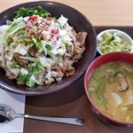 Sukiya - シーザーレタス牛丼スーパーフードMIX(メガ)とん汁おしんこセット