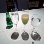 向日葵 - ドリンクは、カクテル　ペリエ　お水　から。