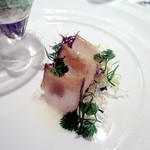 向日葵 - 鮑のマリネ。鮑は、均一に薄くスライスされてて、食感が素晴らしいです。