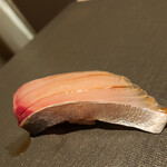 たかおか - 爽やかながら脂ののりの良いシマアジの握り