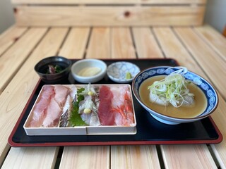 ひみ岸壁市場 - 氷見ちらし寿司定食