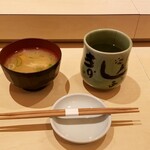 Kanda Edokkozushi - 味噌汁、お茶