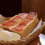 コメダ珈琲店 - 山食パン、ゆで玉子、イチゴジャム
