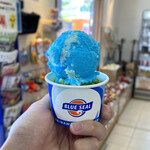 わした - 料理写真:・ダブル 400円/税込
(アーモンドピスタチオ、ブルーウェーブ)