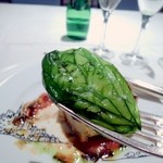 向日葵 - バジルの葉を揚げたもの、色合いと香りが十分です。