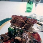 向日葵 - 黒い小さな四角は、トリュフで最後の一切れまでお箸で食べれました。