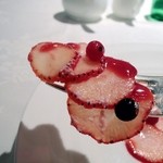 向日葵 - イチゴのスライス。付け合せのベリーは、凍っていてアクセントになっています。