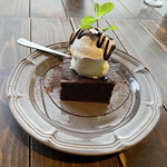 ナンバー ファイブ カフェ - チョコレートクラシックケーキ