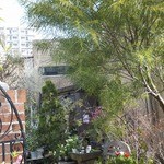 メディーナ - 正面２階がレストラン