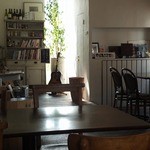 メディーナ - 落ち着きのある店内