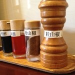 中国麺飯 勇 - 中国麺飯 勇・テーブルスパイス