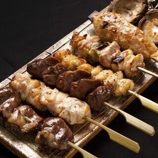 [Using carefully selected domestic chicken] We recommend our signature charcoal-grilled Yakitori (grilled chicken skewers)