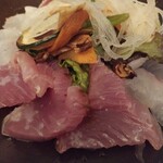 トラットリア ヴィヴァーチェ - 千葉産直送のカツオ、マグロ、真鯛、ハマチのカルパッチョ〜