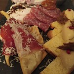 Torattoria Viva-Che - フォアグラペーストのパテ、サラミ、ハモン・セラーノ、鶏ササミ、パイなどの盛り合わせ〜♡