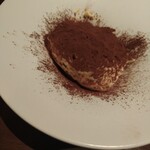 トラットリア ヴィヴァーチェ - メチャ美味しいティラミス！甘い物は、別腹〜♪