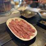 炭火焼肉ホルモン うらら - ツラミ　卓上スパイスが特に合う
