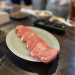 炭火焼肉ホルモン うらら - 特選タン