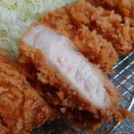 黒豚とんかつ くろまつ 札幌赤れんがテラス店 - う〜ん。厚みは、ホンの少し増したかな。