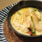 ビストロ オール - 「シュリンプ旨辛チーズ焼き」980円