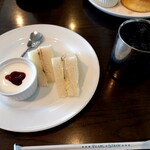 クロカフェ - アイスコーヒー、モーニング(ハムサンド)