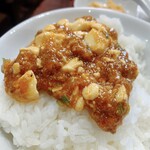 中国料理 峨嵋山 - マーボ豆腐はご飯にのせて食べるのが一番
