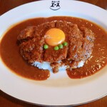 カレーのエース - ポークカツカレー生卵乗せ