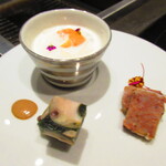 北海道焼肉 北うし - 【前菜】ホワイトアスパラの冷製スープ(キャビアと治療した雲丹) ・ツブのテリーヌ・和牛テールのリエット