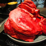 北海道焼肉 北うし - 最初に本日の道産牛肉・２週間熟成２種の顔見世　　知床和牛・美瑛和牛