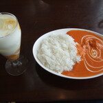 インド&ネパール料理 ナンハウスシリス - マンゴーラッシーとカレー