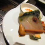 北海道焼肉 北うし - 【前菜】ホワイトアスパラの冷製スープ(キャビアと治療した雲丹) ・ツブのテリーヌ・和牛テールのリエット