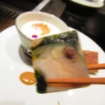 北海道焼肉 北うし - 【前菜】ホワイトアスパラの冷製スープ(キャビアと治療した雲丹) ・ツブのテリーヌ・和牛テールのリエット