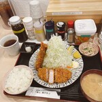 Ureu Rebuta Tonkatsu Kimini Ageru - ロース×エビ定食
                        キャベツ大盛り
                        ご飯少なめ
                        1300円